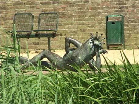 Rees : Froschteich, Skulptur "Froschkönig", geschaffen von Dieter von Levetzow aus Kranenburg